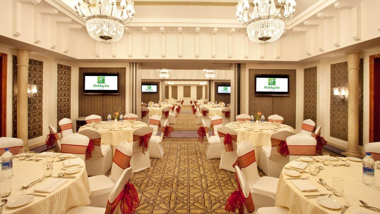 Holiday Inn Cochin By Ihg Kochi Exterior foto A typical hotel ballroom