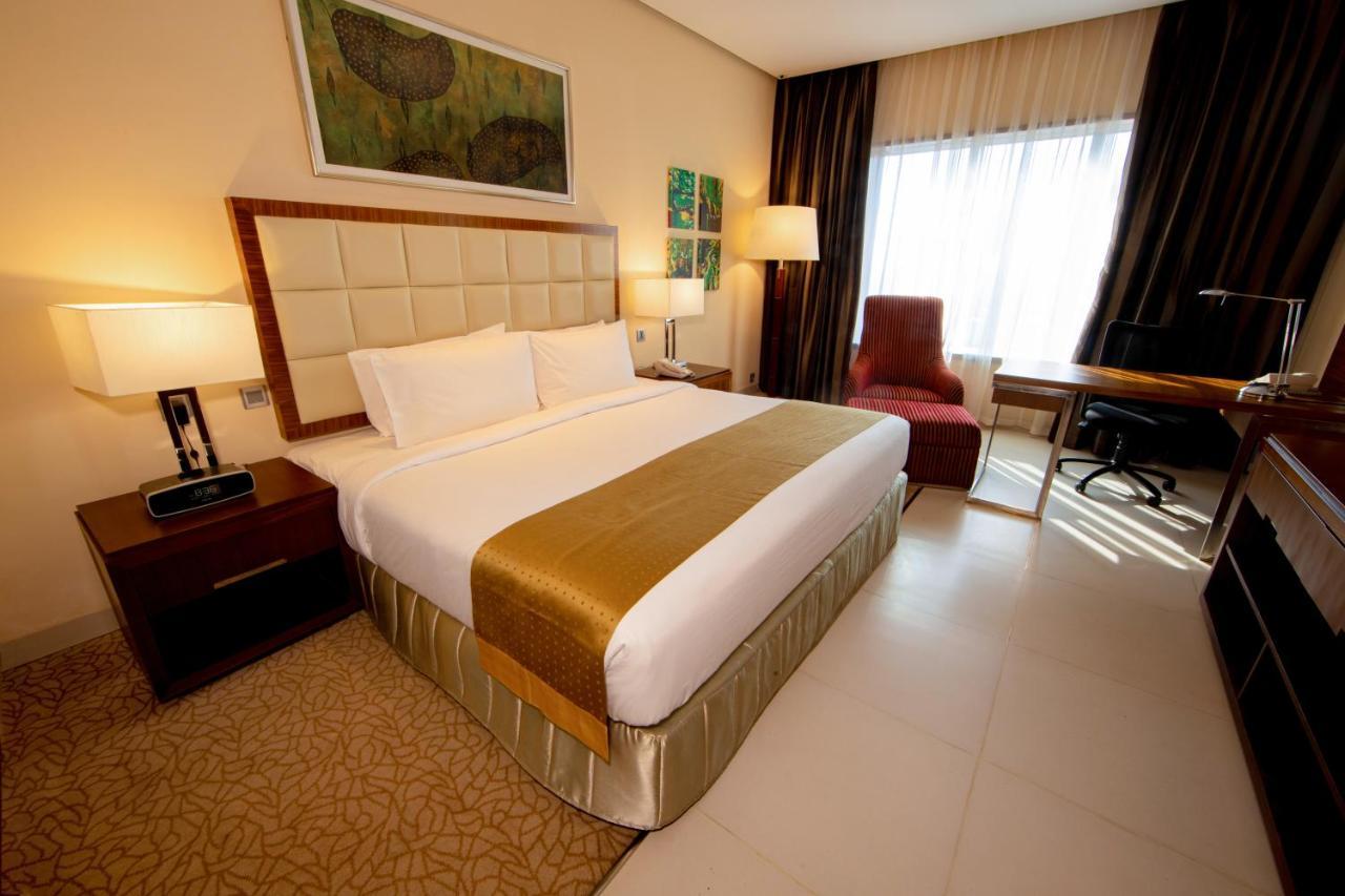 Holiday Inn Cochin By Ihg Kochi Exterior foto