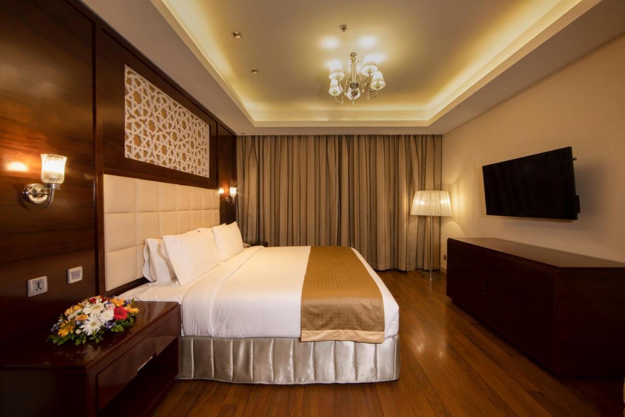 Holiday Inn Cochin By Ihg Kochi Exterior foto Suite room at The Park, New Delhi