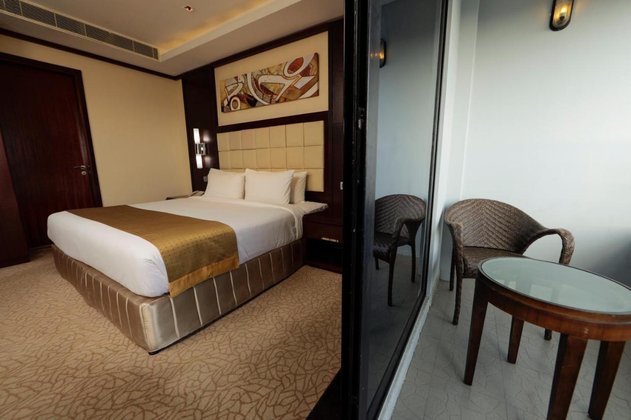 Holiday Inn Cochin By Ihg Kochi Exterior foto Deluxe Room