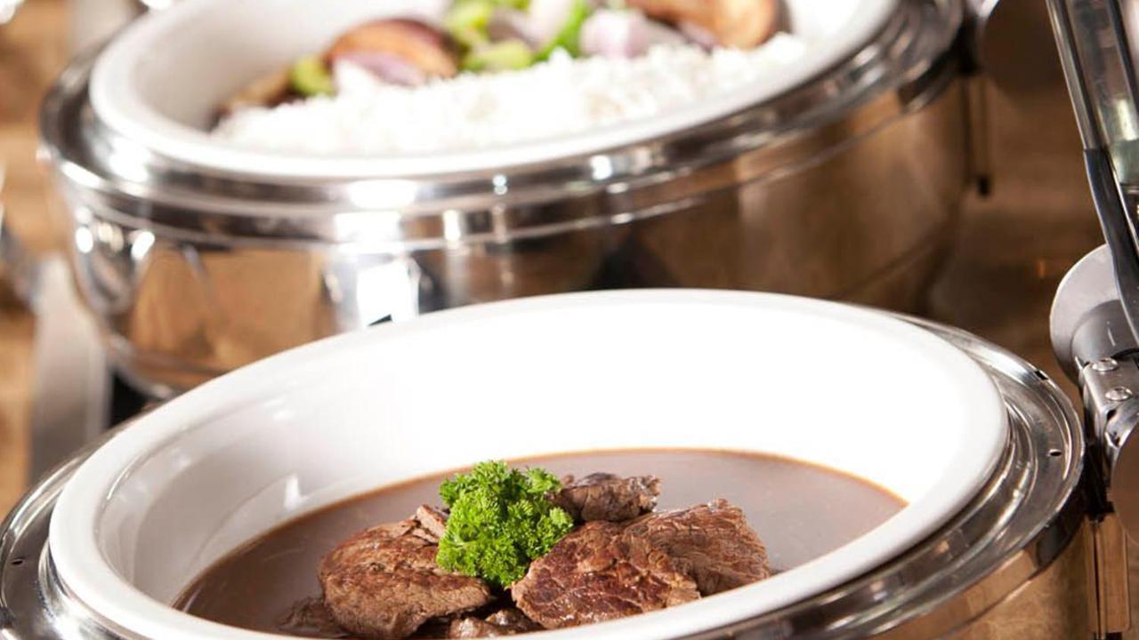 Holiday Inn Cochin By Ihg Kochi Exterior foto A chafing dish