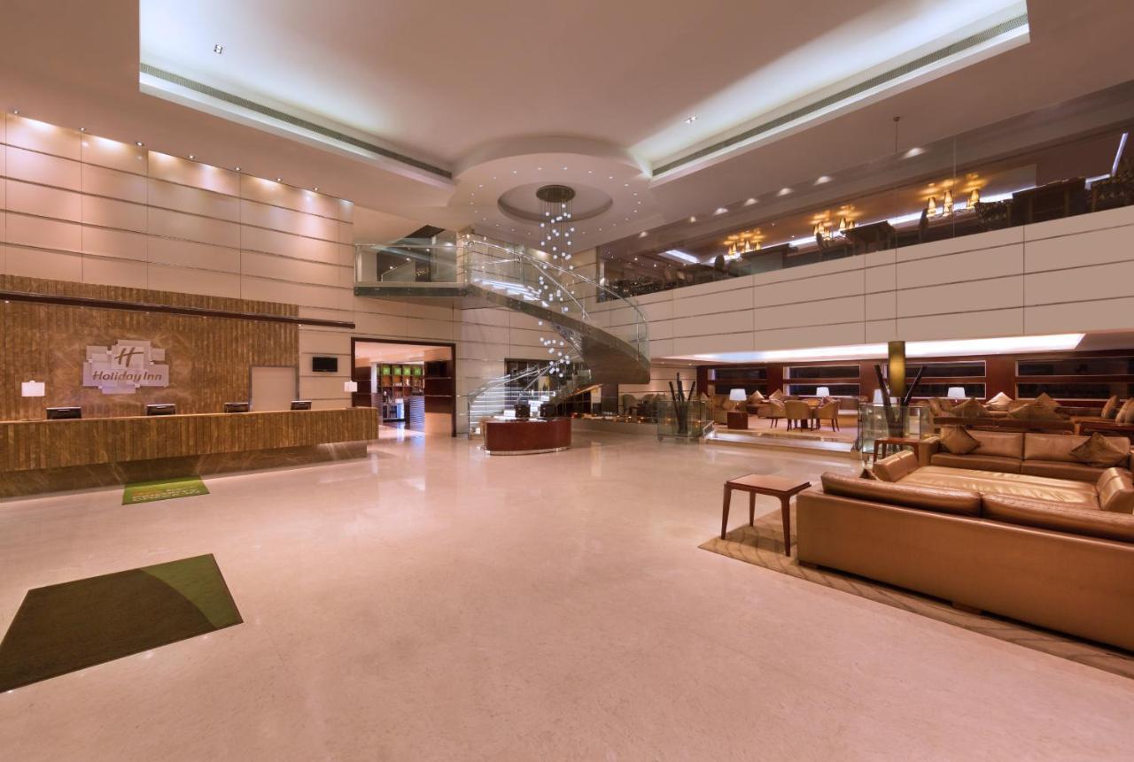 Holiday Inn Cochin By Ihg Kochi Exterior foto The lobby of the hotel